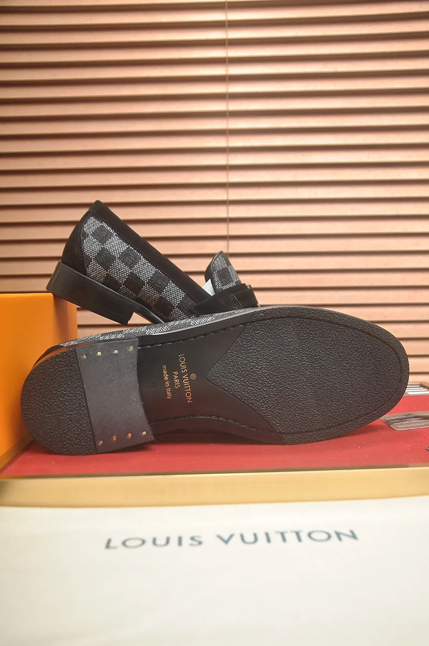 Men's men's shoes 💰540💶 [LV] (original single cowhide lining) 🍀LV's latest genuine leather business suit shoes are launched simultaneously on the official website. The first-layer cowhide imported from Italy is made of heavy gold, 💥official website 1:1 rubber outsole. Versatile to wear, high-end without losing class, and the color combination is extraordinary. This four-season style is alluring when worn on your feet, showing off your big-name flair. Standard code 39-45 (45 customized)